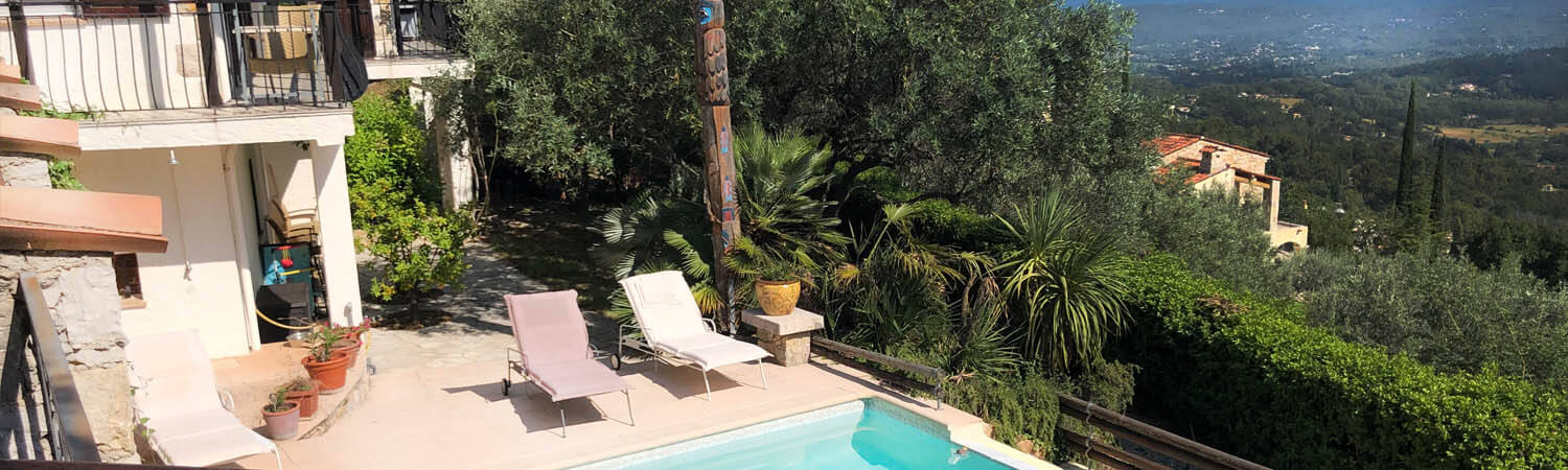 Ferienhaus Seillans - Aussicht Pool auf die Provence